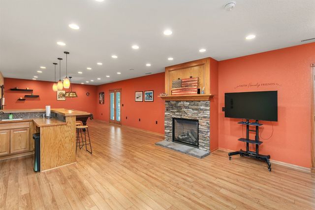 913 W 18th Street S, Newton, IA 50208