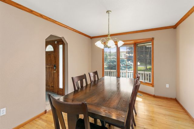 913 W 18th Street S, Newton, IA 50208