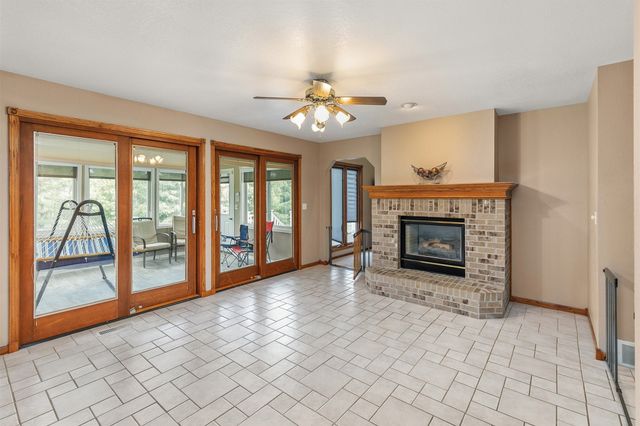 913 W 18th Street S, Newton, IA 50208