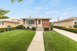 4537 W 100th Place, Oak Lawn, IL 60453