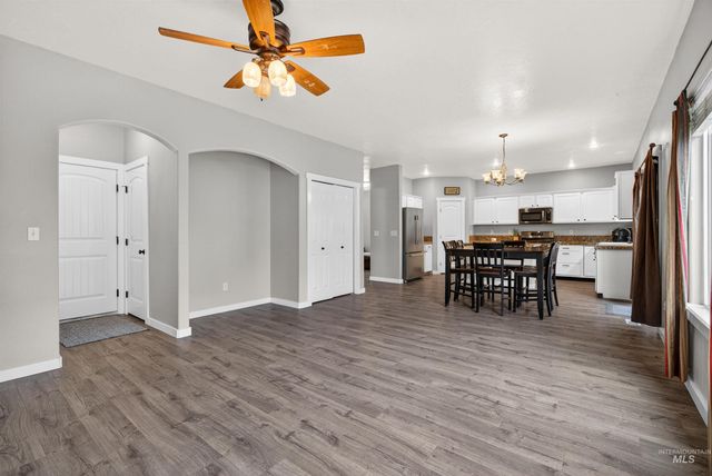 6284 N Silver Elm Way, Meridian, ID 83646