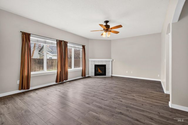 6284 N Silver Elm Way, Meridian, ID 83646