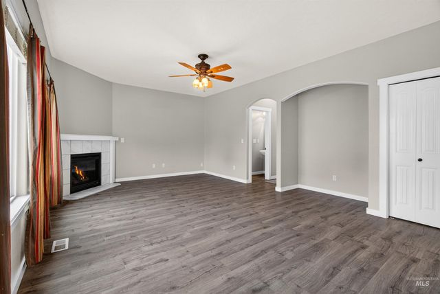 6284 N Silver Elm Way, Meridian, ID 83646