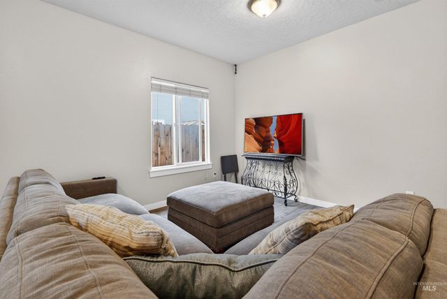 6284 N Silver Elm Way, Meridian, ID 83646