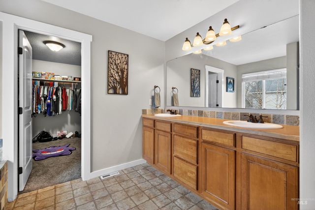 6284 N Silver Elm Way, Meridian, ID 83646