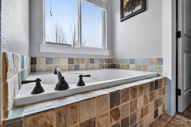 6284 N Silver Elm Way, Meridian, ID 83646