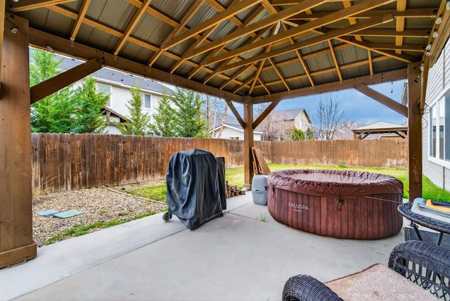 6284 N Silver Elm Way, Meridian, ID 83646