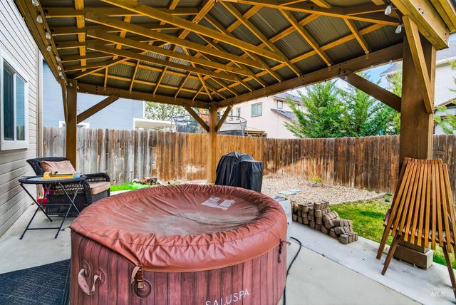 6284 N Silver Elm Way, Meridian, ID 83646