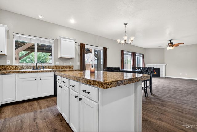 6284 N Silver Elm Way, Meridian, ID 83646