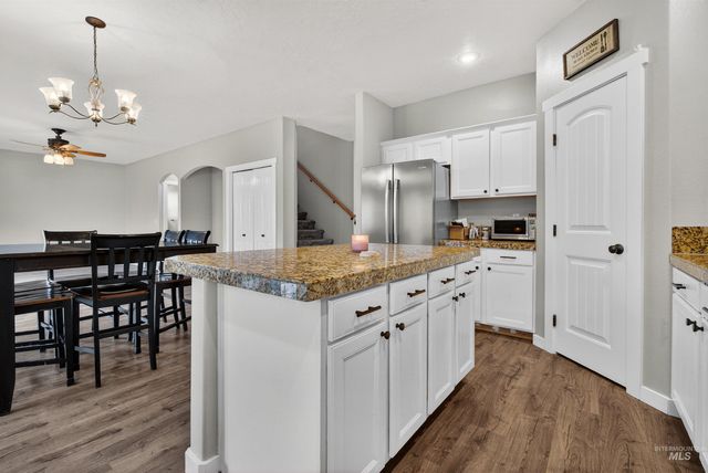 6284 N Silver Elm Way, Meridian, ID 83646