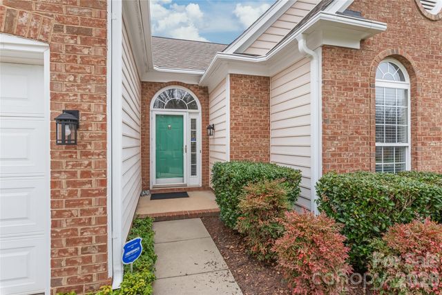 6016 Creekview Court, Harrisburg, NC 28075