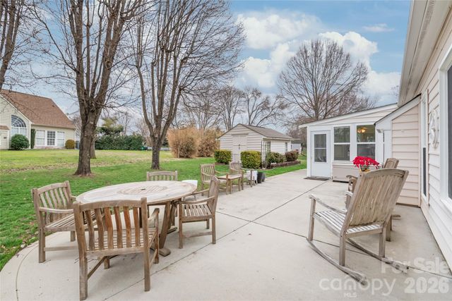 6016 Creekview Court, Harrisburg, NC 28075