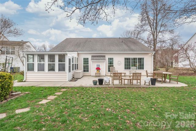 6016 Creekview Court, Harrisburg, NC 28075