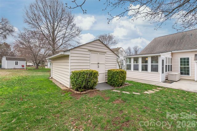 6016 Creekview Court, Harrisburg, NC 28075