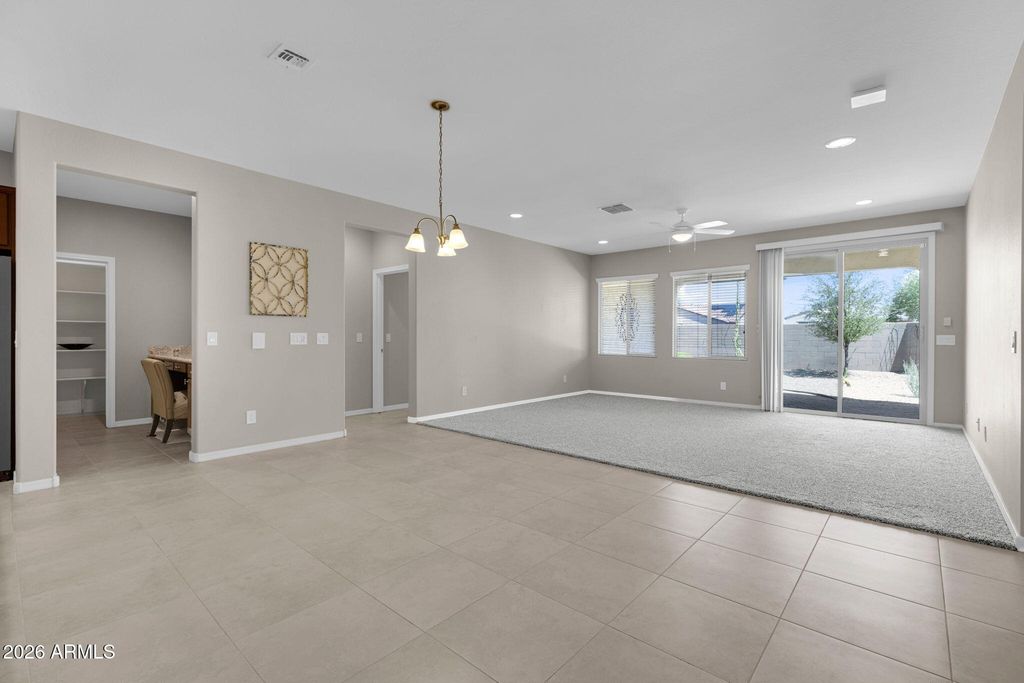 Image 11 of property listing at 18106 W REDWOOD Lane, Goodyear, AZ 85338