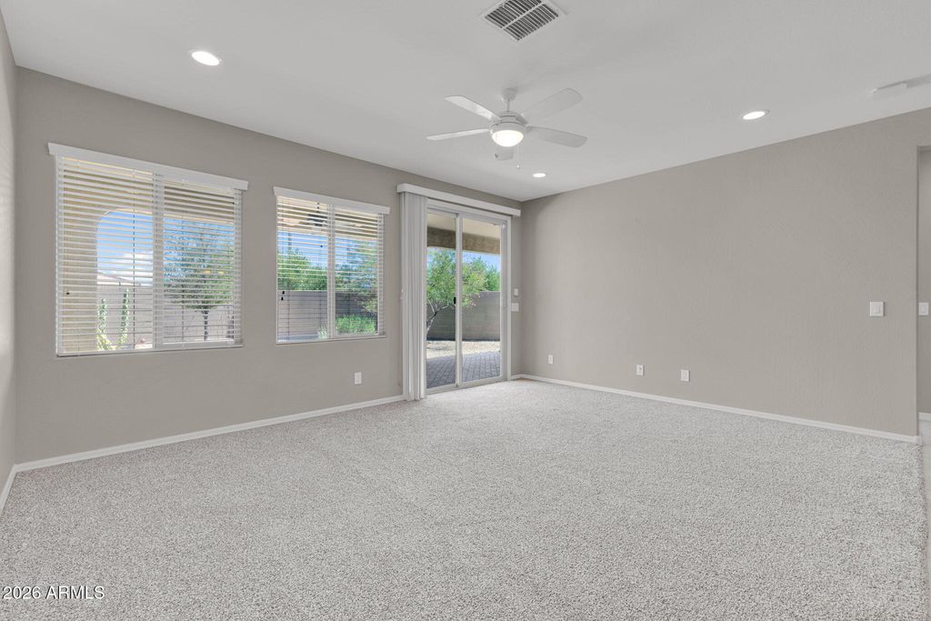 Image 12 of property listing at 18106 W REDWOOD Lane, Goodyear, AZ 85338