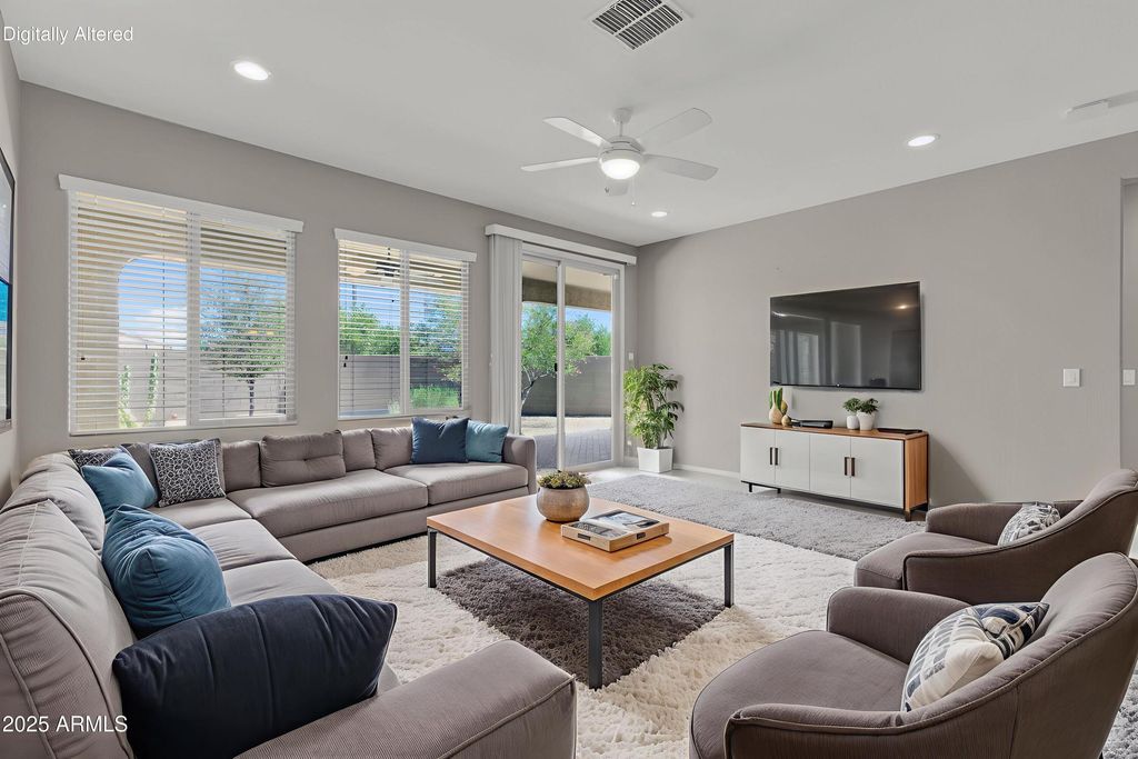 Image 13 of property listing at 18106 W REDWOOD Lane, Goodyear, AZ 85338