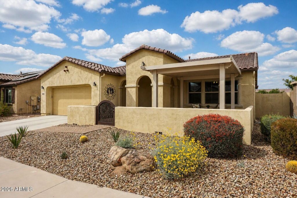 Image 2 of property listing at 18106 W REDWOOD Lane, Goodyear, AZ 85338