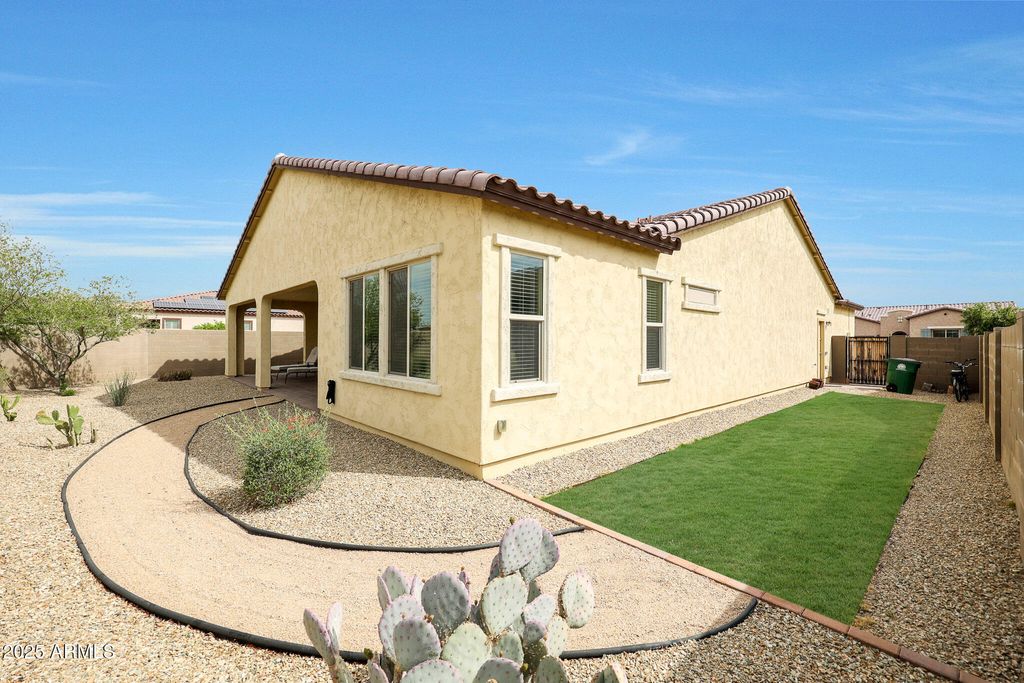 Image 30 of property listing at 18106 W REDWOOD Lane, Goodyear, AZ 85338
