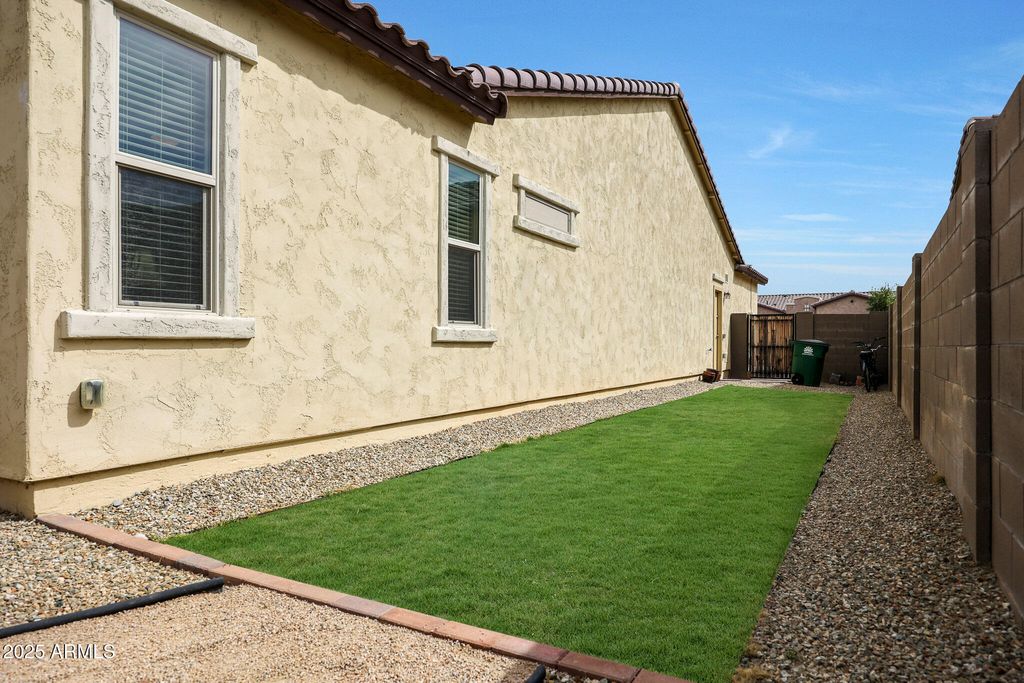 Image 31 of property listing at 18106 W REDWOOD Lane, Goodyear, AZ 85338