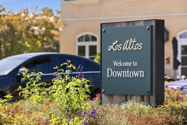 652 Rosewood Court, Los Altos, CA 94024