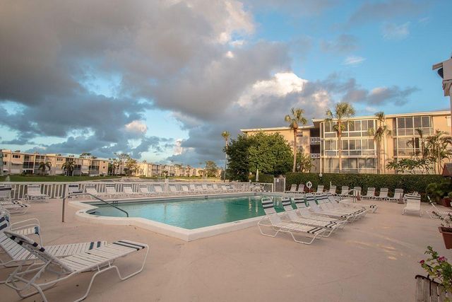 2534 Garden Drive S 207, Lake Worth, FL 33461