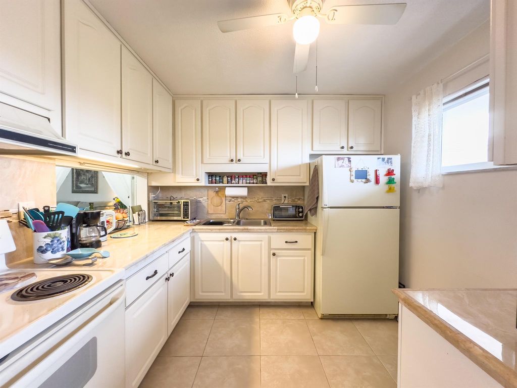 2534 Garden Drive S 207, Lake Worth, FL 33461