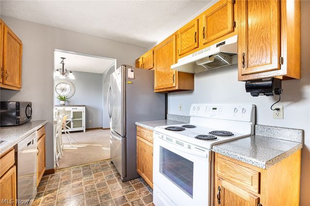 67 25th Street NW, Barberton, OH 44203