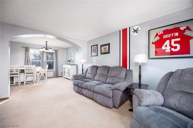 67 25th Street NW, Barberton, OH 44203