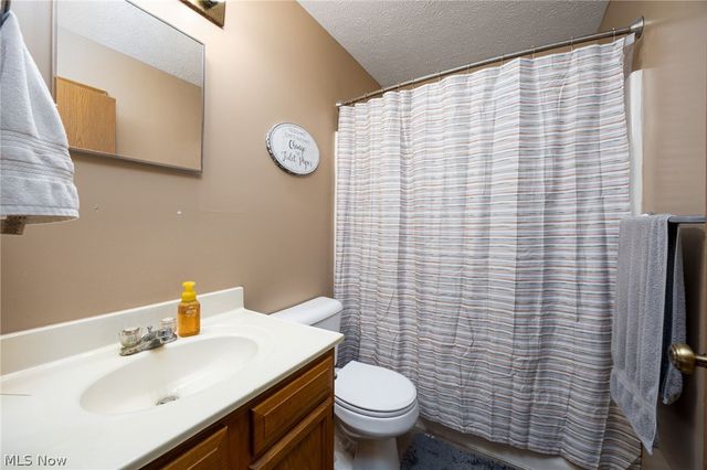 67 25th Street NW, Barberton, OH 44203