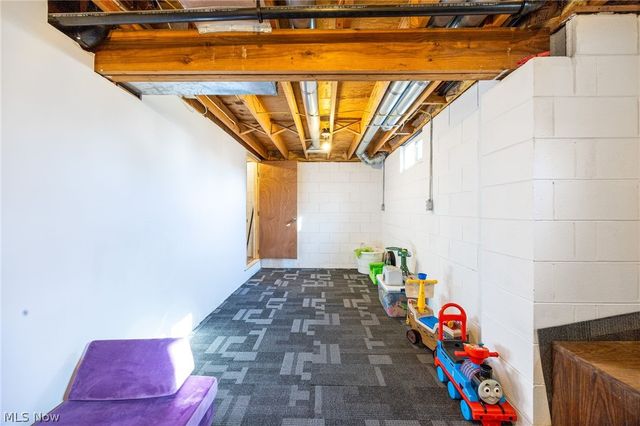 67 25th Street NW, Barberton, OH 44203