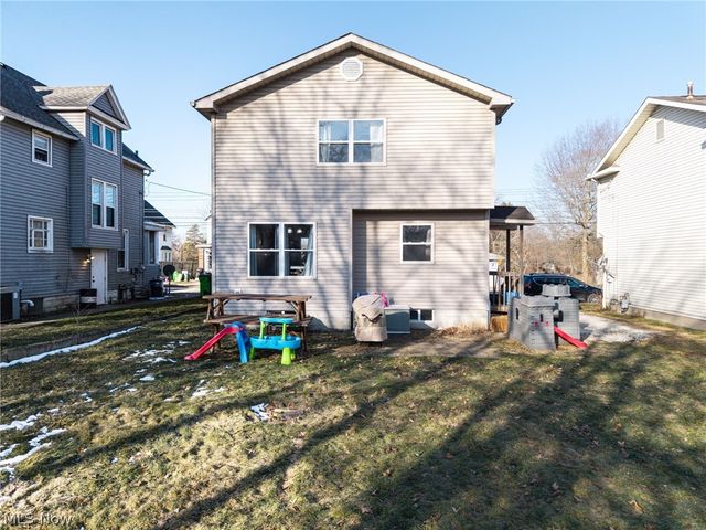 67 25th Street NW, Barberton, OH 44203