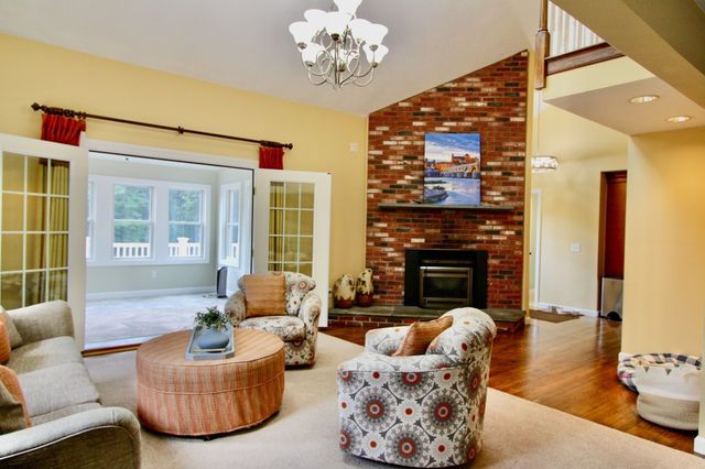 10 Stoneybrook Drive, Bridgewater, MA 02324