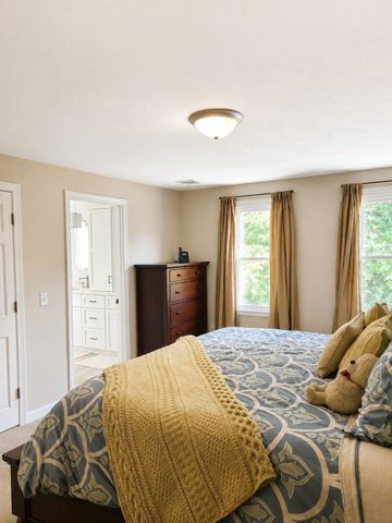 10 Stoneybrook Drive, Bridgewater, MA 02324