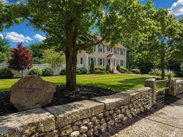 10 Stoneybrook Drive, Bridgewater, MA 02324