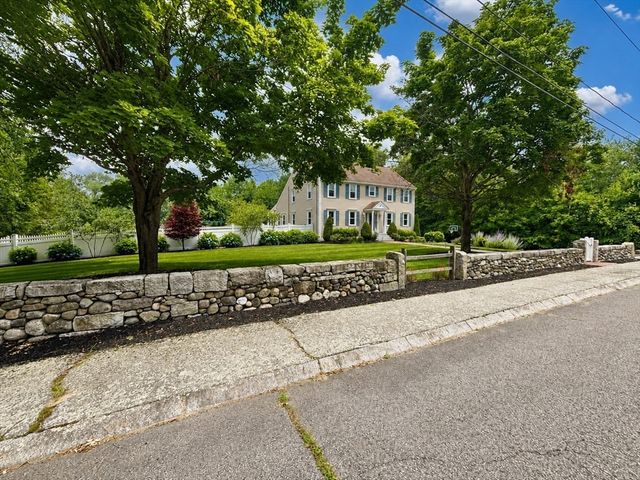 10 Stoneybrook Drive, Bridgewater, MA 02324