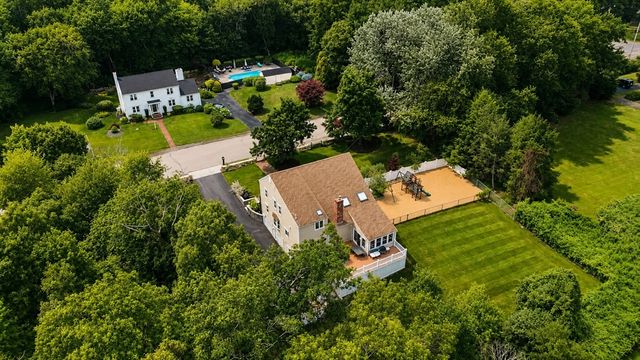 10 Stoneybrook Drive, Bridgewater, MA 02324