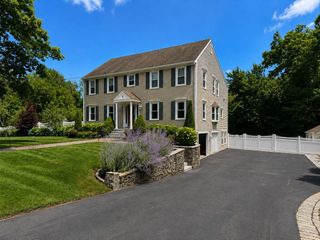 10 Stoneybrook Drive, Bridgewater, MA 02324