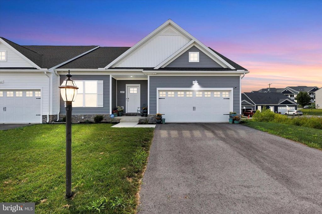 225 RIDGE VIEW LN, Hanover, PA 17331
