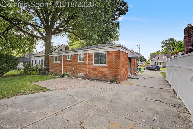 29192 James Street, Garden City, MI 48135