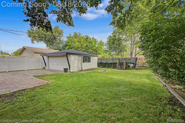 29192 James Street, Garden City, MI 48135