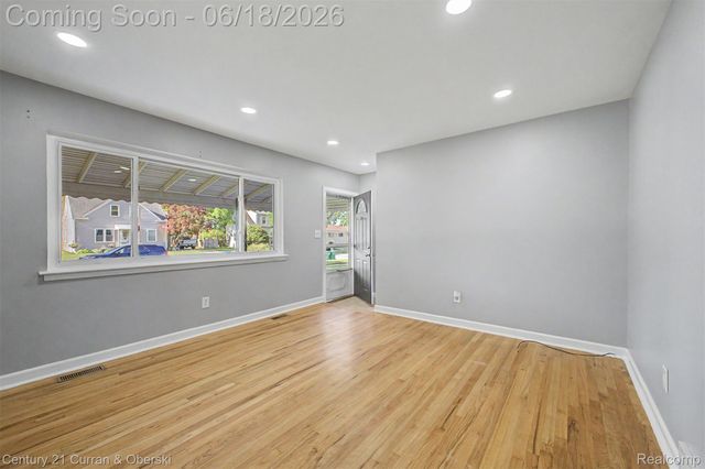 29192 James Street, Garden City, MI 48135