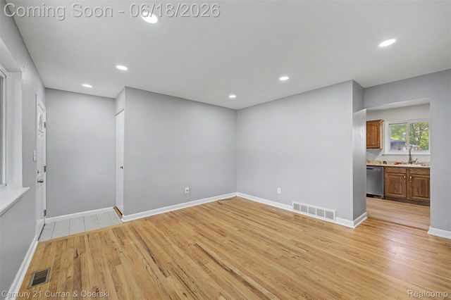 29192 James Street, Garden City, MI 48135