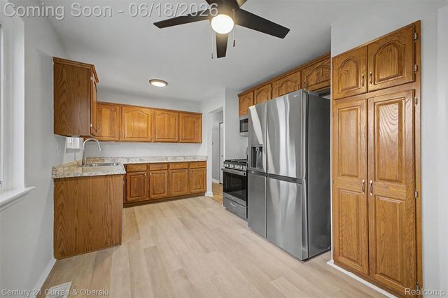29192 James Street, Garden City, MI 48135