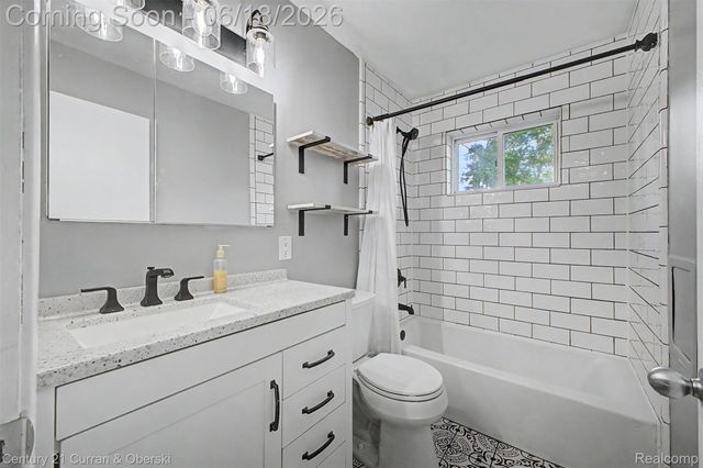 29192 James Street, Garden City, MI 48135