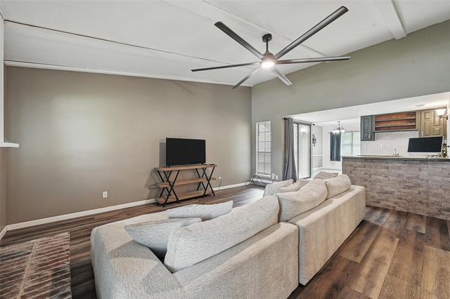 7015 Forestview Drive, Arlington, TX 76016