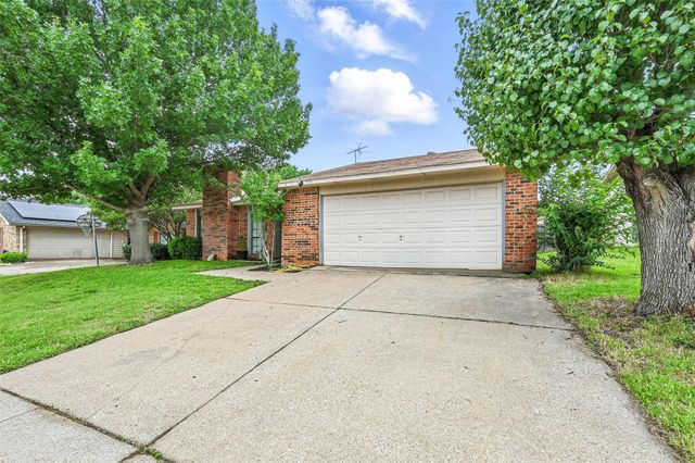 7015 Forestview Drive, Arlington, TX 76016
