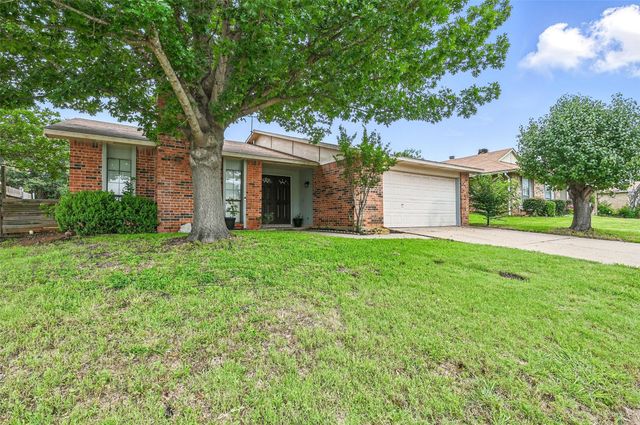 7015 Forestview Drive, Arlington, TX 76016