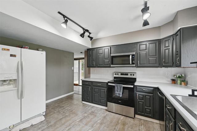 7015 Forestview Drive, Arlington, TX 76016