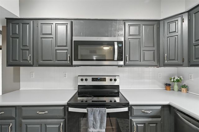 7015 Forestview Drive, Arlington, TX 76016